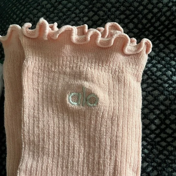 NWOT Alo Set of 3 Ruffle Trim Crew Socks Size Medium